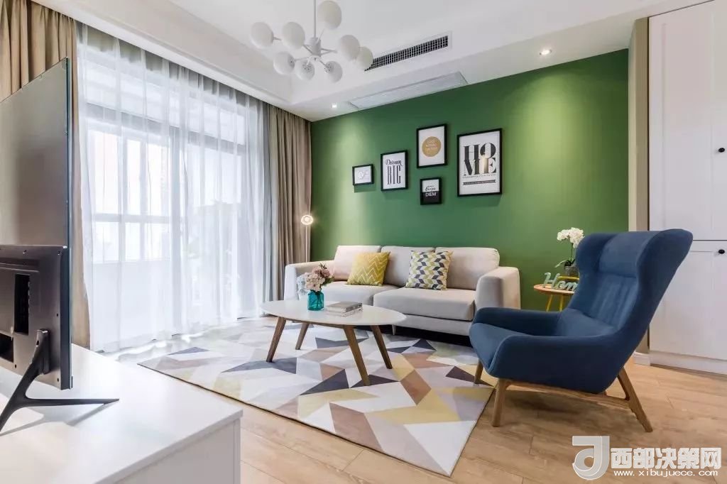 沙發(fā)背景墻選對(duì)裝飾畫，才能美了整個(gè)客廳空間！