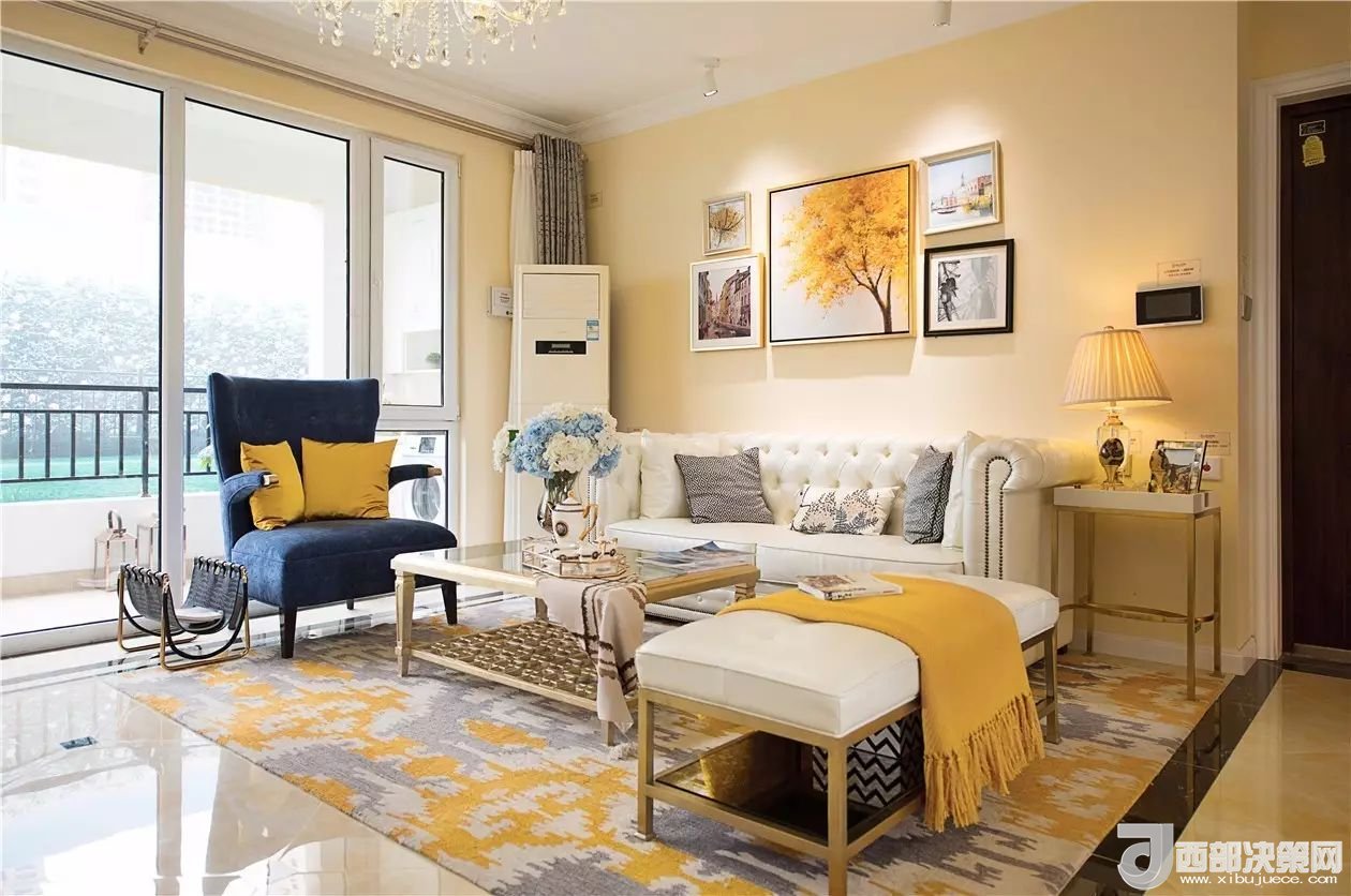 沙發(fā)背景墻選對(duì)裝飾畫，才能美了整個(gè)客廳空間！