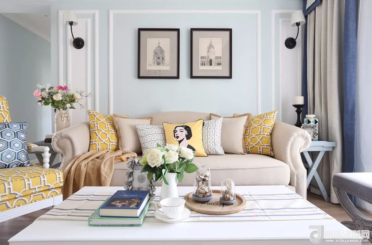 沙發(fā)背景墻選對(duì)裝飾畫，才能美了整個(gè)客廳空間！