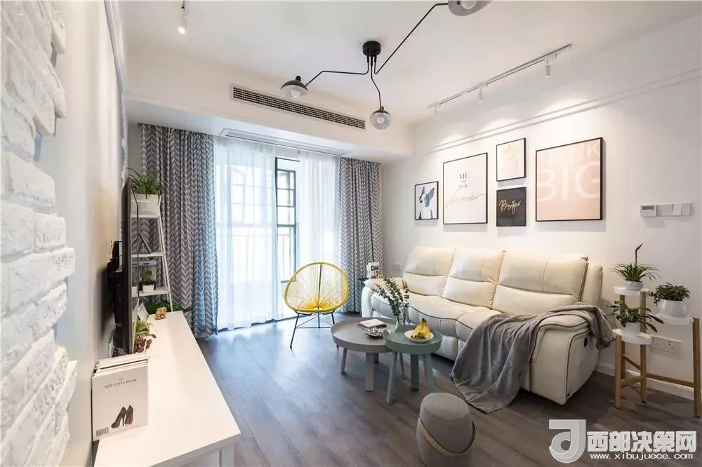 沙發(fā)背景墻選對(duì)裝飾畫，才能美了整個(gè)客廳空間！