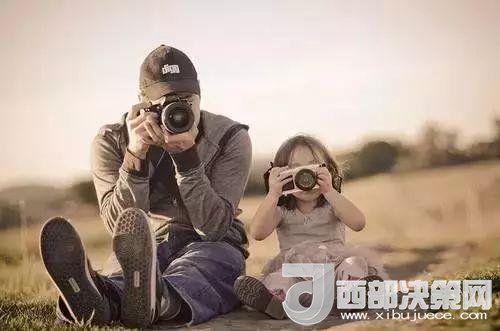 “曾子殺豬”故事在前，最近又有《父母說(shuō)好考了90分就去看海，被爽約后女孩離家出走》新聞在后。父母如果自己的行為“打臉”了，又怎么能在孩子面前掌握教育的主動(dòng)權(quán)。