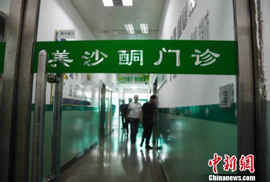 有數(shù)據(jù)顯示，十年來，山西省司法行政戒毒系統(tǒng)累計(jì)收治戒毒人員總數(shù)6萬余人。截至目前，在冊(cè)強(qiáng)制隔離戒毒人員、自愿戒毒人員、戒毒康復(fù)人員、美沙酮維持治療人員共1.2萬余人。　王建軍 攝