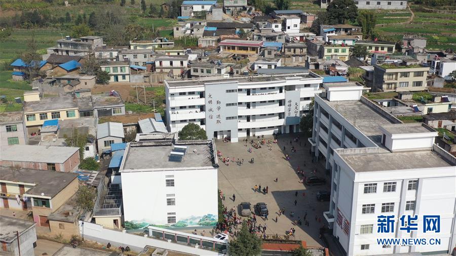 （決戰(zhàn)決勝脫貧攻堅(jiān)·圖文互動）（1）山上的放羊娃不見了——涼山教育扶貧斬斷貧困“代際傳遞”