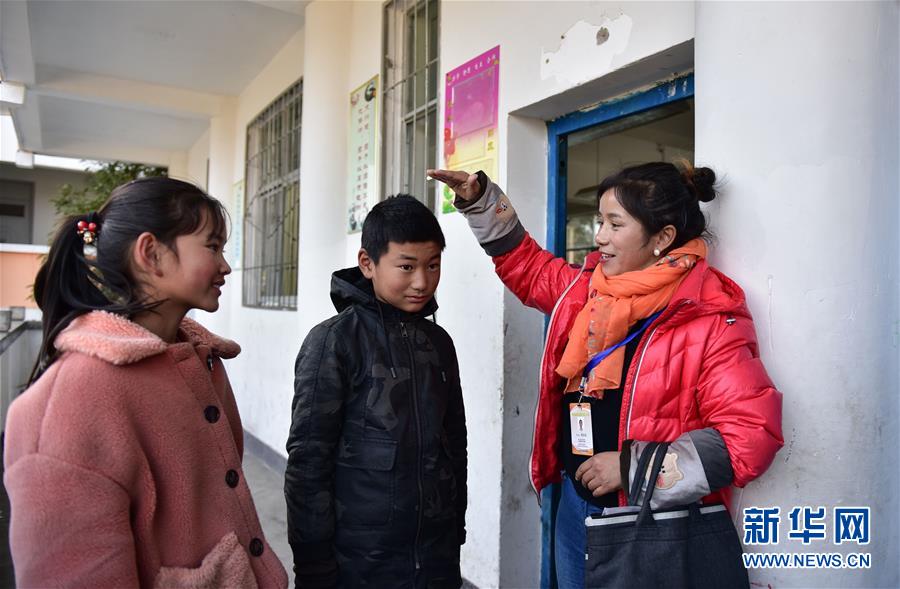 （決戰(zhàn)決勝脫貧攻堅(jiān)·圖文互動）（2）山上的放羊娃不見了——涼山教育扶貧斬斷貧困“代際傳遞”