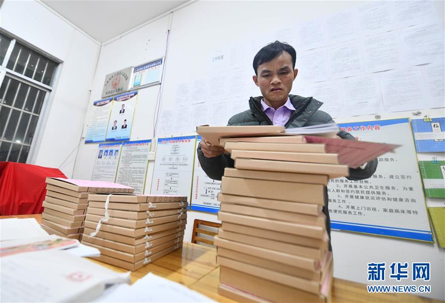 (決戰(zhàn)決勝脫貧攻堅·圖文互動)(1)另一種“逆行”——廣西5300余名駐村第一書記提前返崗投身“兩線作戰(zhàn)”