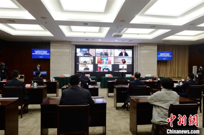 青羊區(qū)2020年重大項(xiàng)目在線集中簽約儀式現(xiàn)場。青羊區(qū)委宣傳部供圖