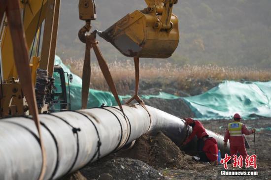 資料圖：天然氣管道施工現(xiàn)場(chǎng)。<a target='_blank'  data-cke-saved- >中新社</a>記者 蘇丹 攝