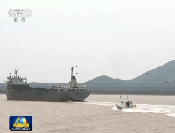 中國抗疫斗爭的生動實(shí)踐:讓黨旗在抗疫斗爭一線高高飄揚(yáng)