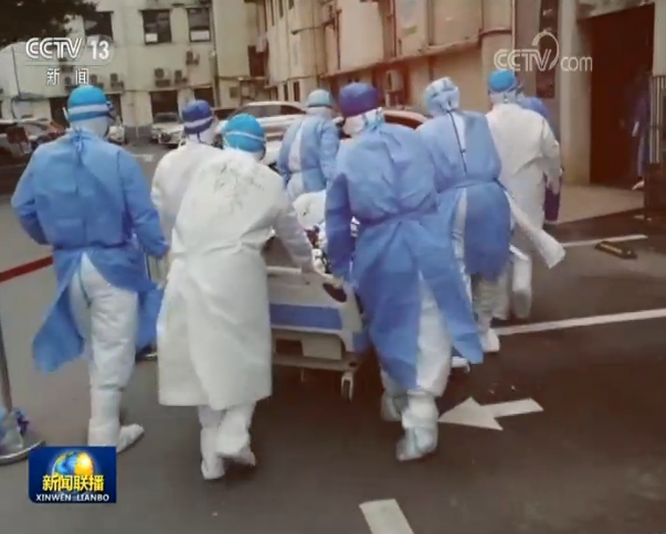 中國抗疫斗爭的生動實(shí)踐:讓黨旗在抗疫斗爭一線高高飄揚(yáng)