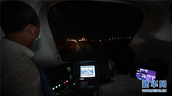 (圖文互動(dòng))(2)中國(guó)首列商用磁浮2.0版列車成功完成達(dá)速測(cè)試