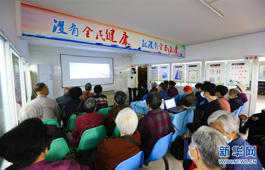 （新華全媒頭條·兩會精神看落實·圖文互動）（3）整體謀劃、系統(tǒng)升級、全面提升——落實全國兩會精神織牢織密公共衛(wèi)生防護網(wǎng)