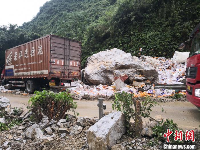 事故現(xiàn)場?！↑S鵬 攝