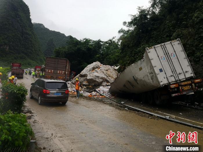 事故現(xiàn)場?！↑S鵬 攝