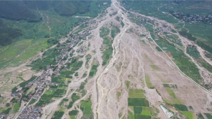 ▲圖為涼山冕寧山洪現(xiàn)場(chǎng)，來(lái)源：四川消防。