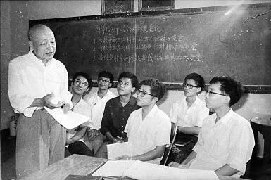 舍我其誰(shuí)報(bào)國(guó)志，碧血丹心愛(ài)國(guó)情