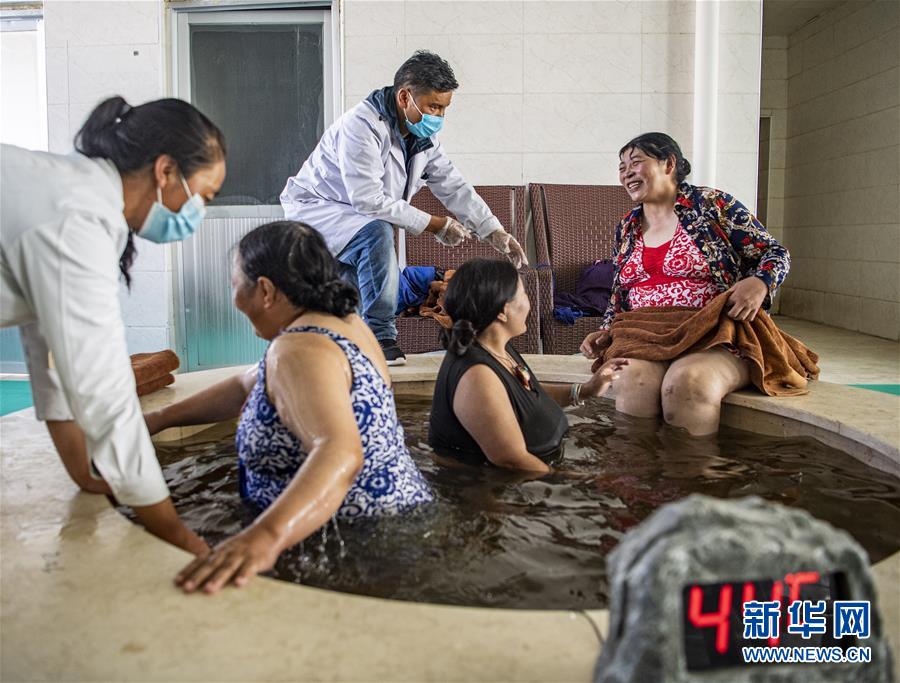 （新華全媒頭條·走向我們的小康生活·圖文互動(dòng)）（10）扎西德勒，我們的新家園——西藏易地扶貧搬遷搬出幸福美好新生活