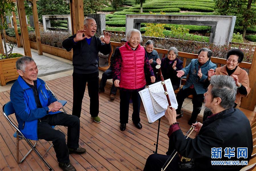 (新華全媒頭條·圖文互動(dòng))(1)偉大旗幟引領(lǐng)歷史巨變——習(xí)近平新時(shí)代中國特色社會(huì)主義思想指引“十三五”經(jīng)濟(jì)社會(huì)發(fā)展述評