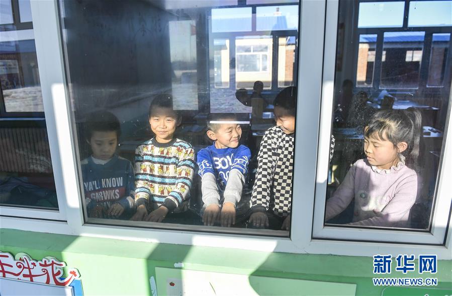 (新華全媒頭條·圖文互動(dòng))(14)偉大旗幟引領(lǐng)歷史巨變——習(xí)近平新時(shí)代中國特色社會(huì)主義思想指引“十三五”經(jīng)濟(jì)社會(huì)發(fā)展述評