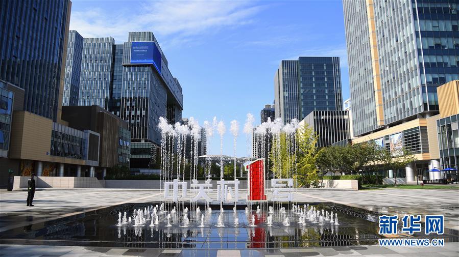 (新華全媒頭條·五中全會(huì)精神在基層·圖文互動(dòng))(13)奮發(fā)新青年 逐夢新征程——各地青年學(xué)習(xí)貫徹落實(shí)五中全會(huì)精神觀察