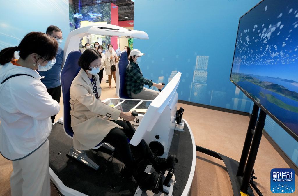 接受精神洗禮 汲取奮進(jìn)力量——“奮進(jìn)新時(shí)代”主題成就展引發(fā)參觀熱潮